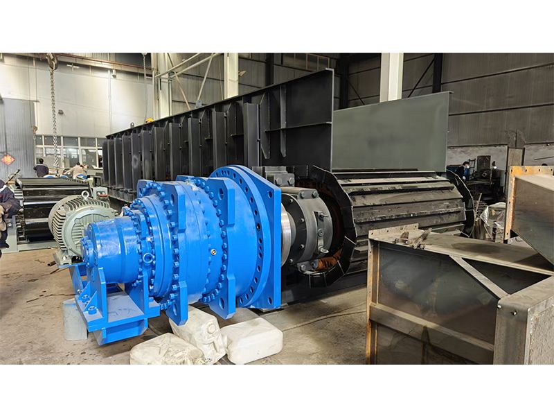 重型闆式給料機(jī)如(rú)何解決礦山(shān)等行(xíng)業(yè)五大(dà)難題并降低(dī)土(tǔ)建成本？