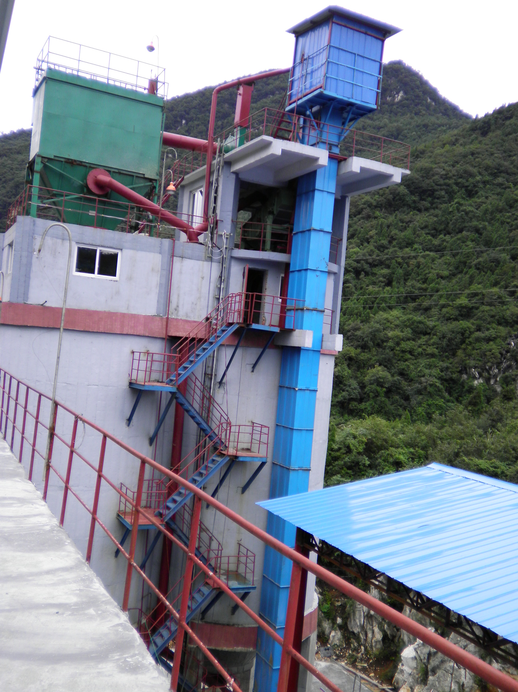 一(yī)分(fēn)鐘(zhōng)教你(nǐ)提升垂直提升機(jī)的(de)運行(xíng)速度